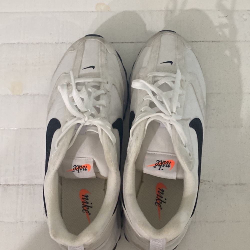 White Nike sneakers - Picture 3 of 4